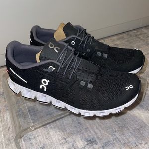 OnCloud sneakers SIZE Women’s 8